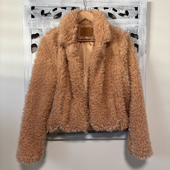 Blank NYC Faux Fur Teddy Bear Tan/Nude Open Front Collared Crop Jacket NWOT - Picture 1 of 7